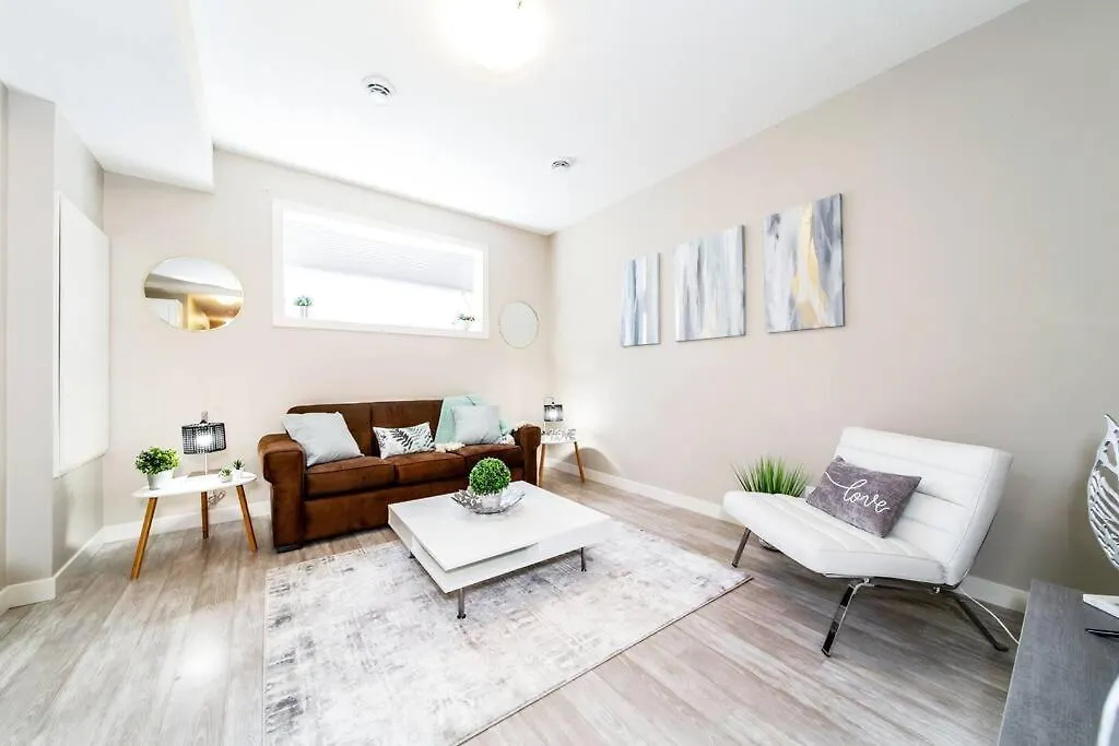 Bright Spacious Suite - King Bed - Long Stays -Wifi Edmonton Kanada