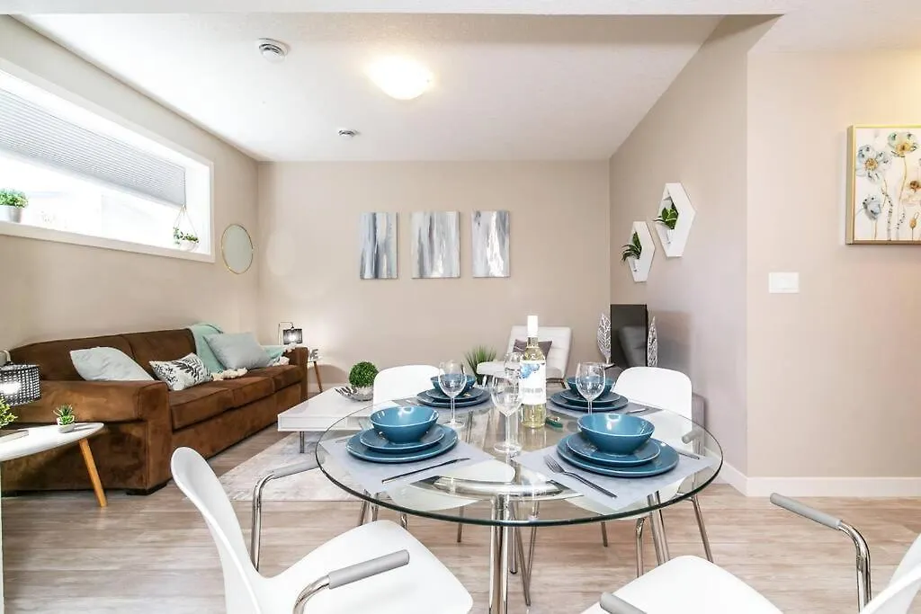 Bright Spacious Suite - King Bed - Long Stays -Wifi Edmonton Apartman