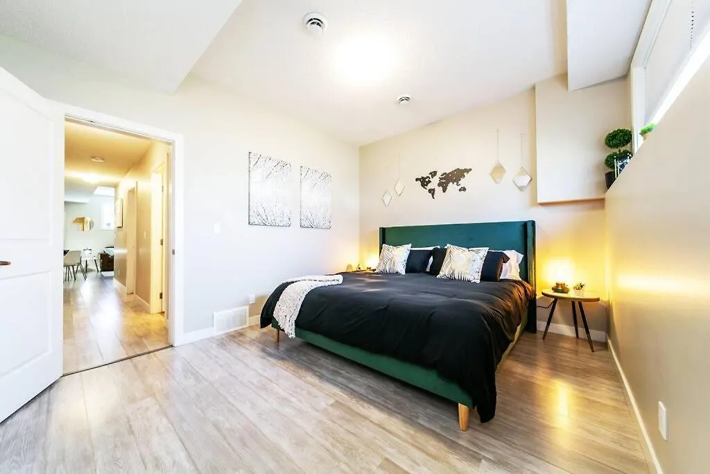 Bright Spacious Suite - King Bed - Long Stays -Wifi Edmonton