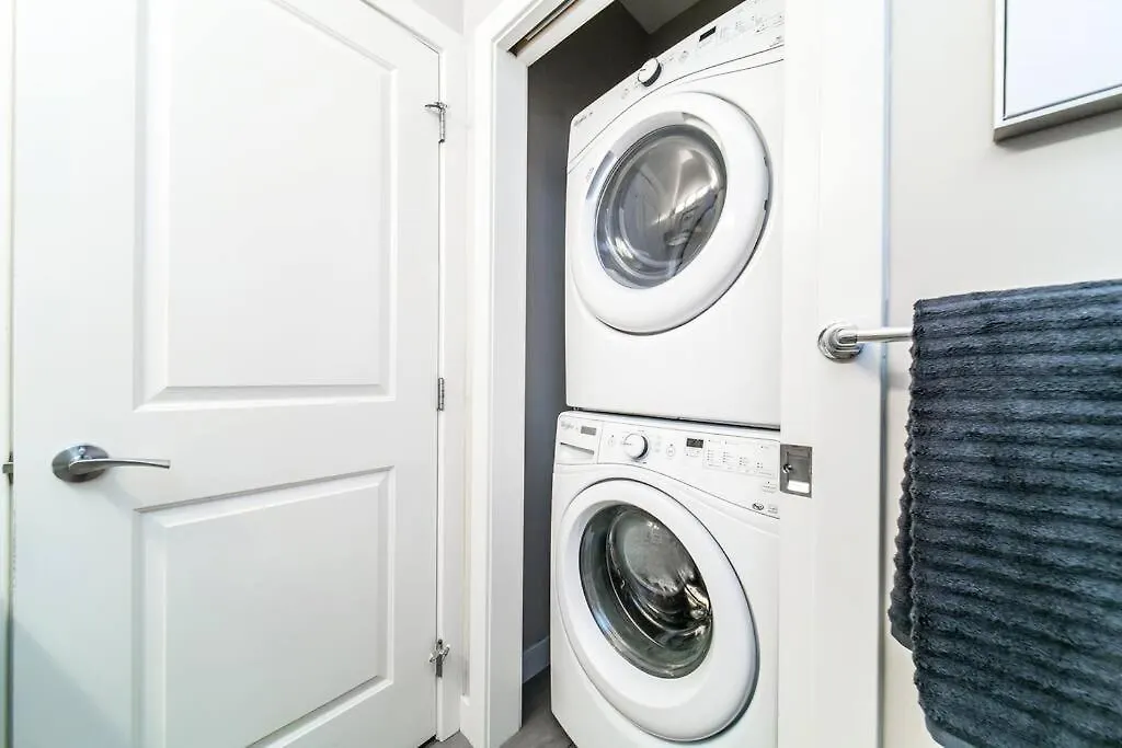 Bright Spacious Suite - King Bed - Long Stays -Wifi Edmonton Kanada