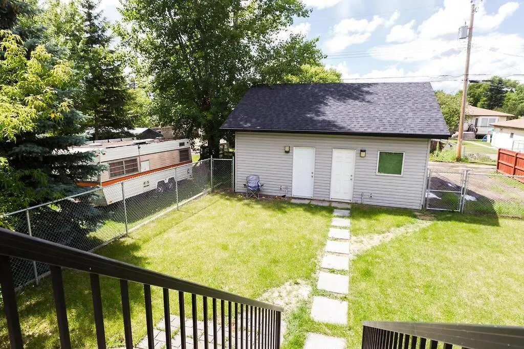 Bright Spacious Suite - King Bed - Long Stays -Wifi Edmonton Apartman